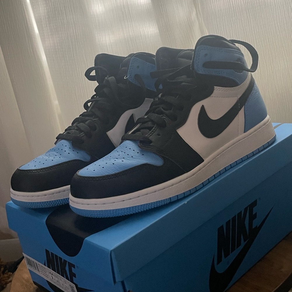 Air Jordan 1 Retro High “UNC Toe”